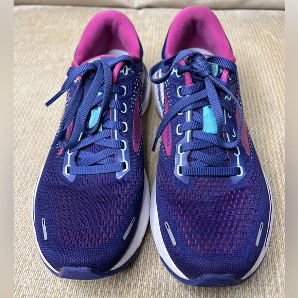 Brooks Adrenaline GTS 22 Running Shoes - Picture 3 of 9